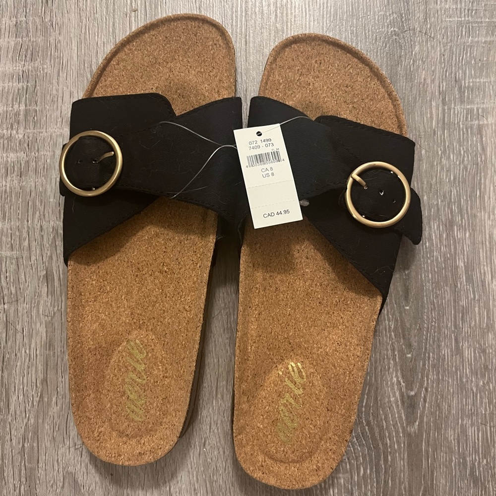 ✨LAST CHANCE✨ American Eagle Size 8 Single Strap Black and Gold Cork Sandals